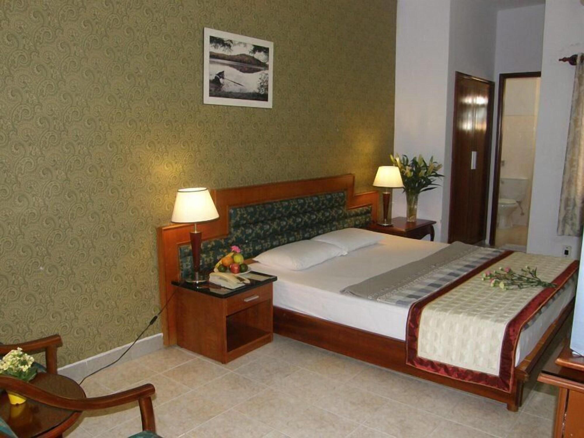 Khach San Trung Mai Hotel Ho Chi Minh City Exterior photo