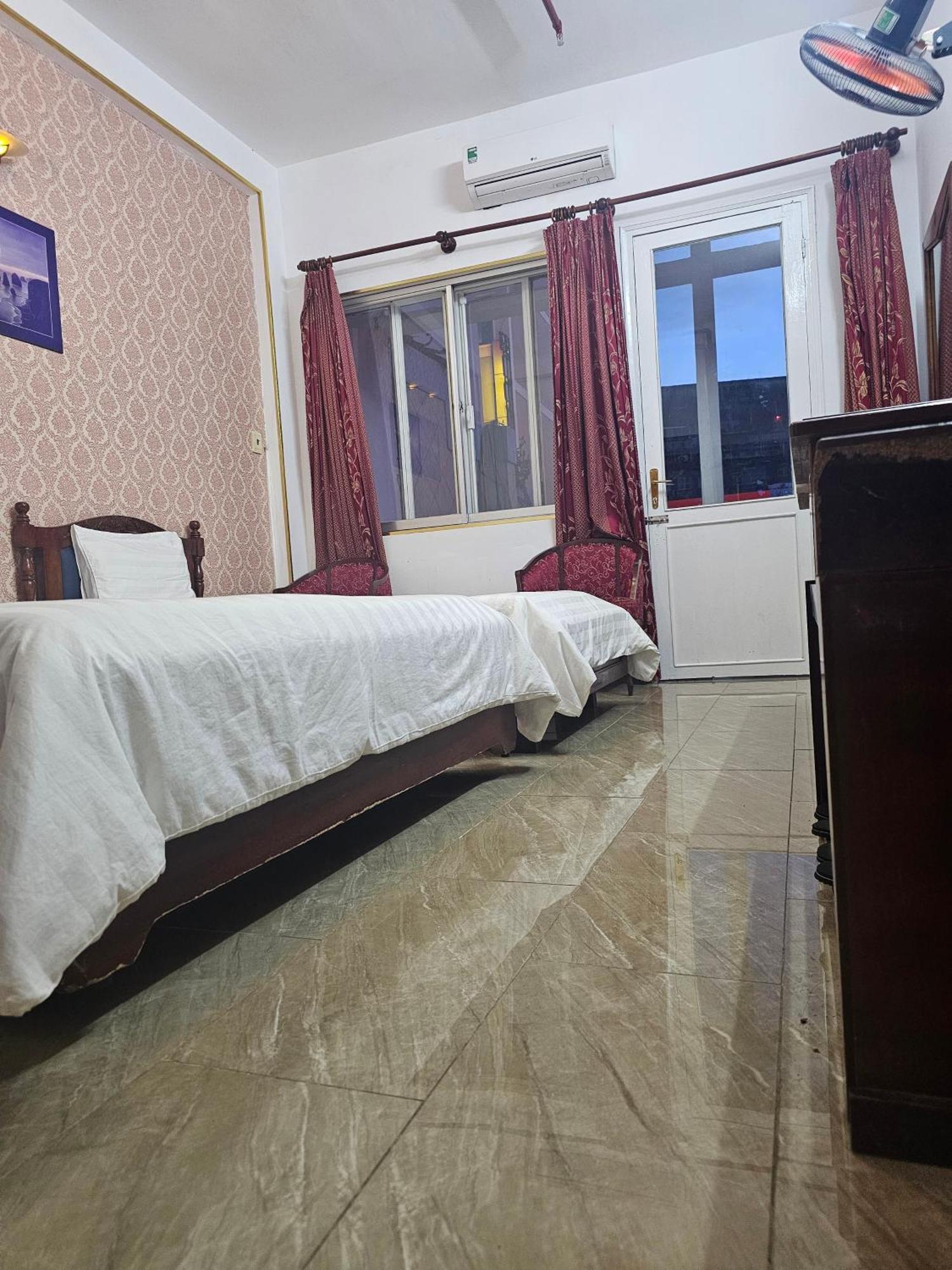 Khach San Trung Mai Hotel Ho Chi Minh City Exterior photo