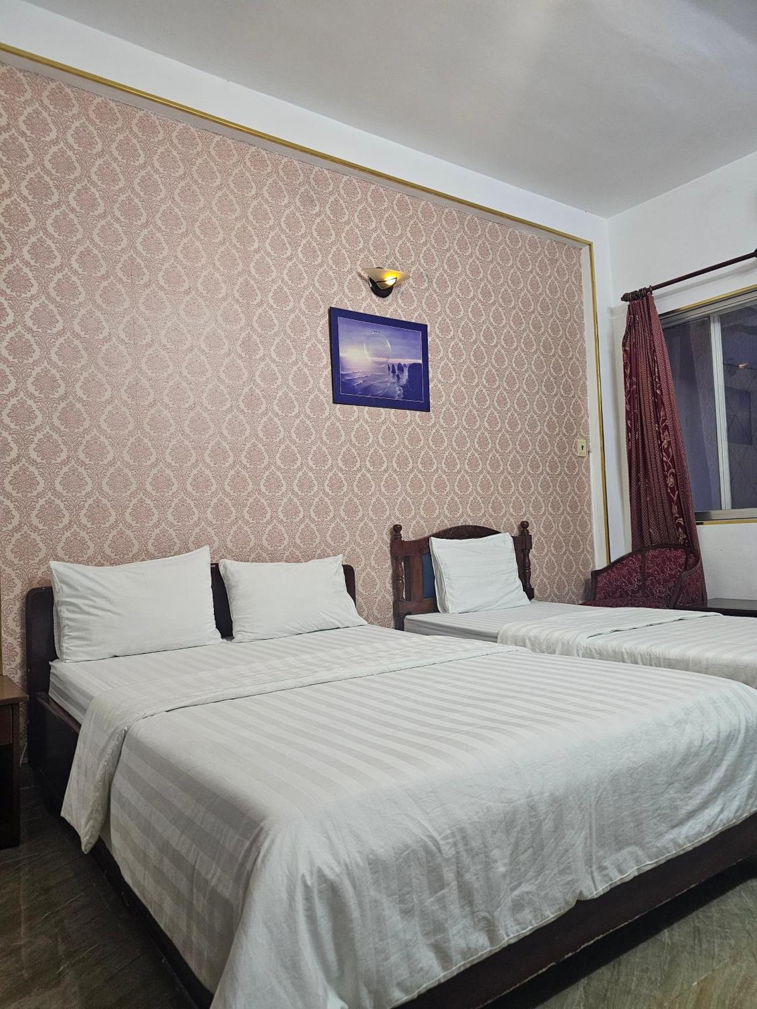 Khach San Trung Mai Hotel Ho Chi Minh City Exterior photo