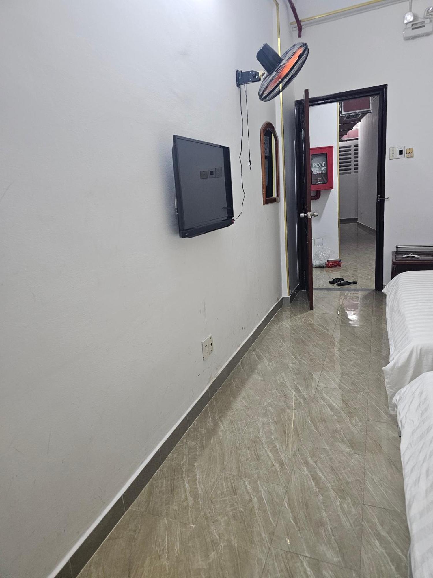 Khach San Trung Mai Hotel Ho Chi Minh City Exterior photo