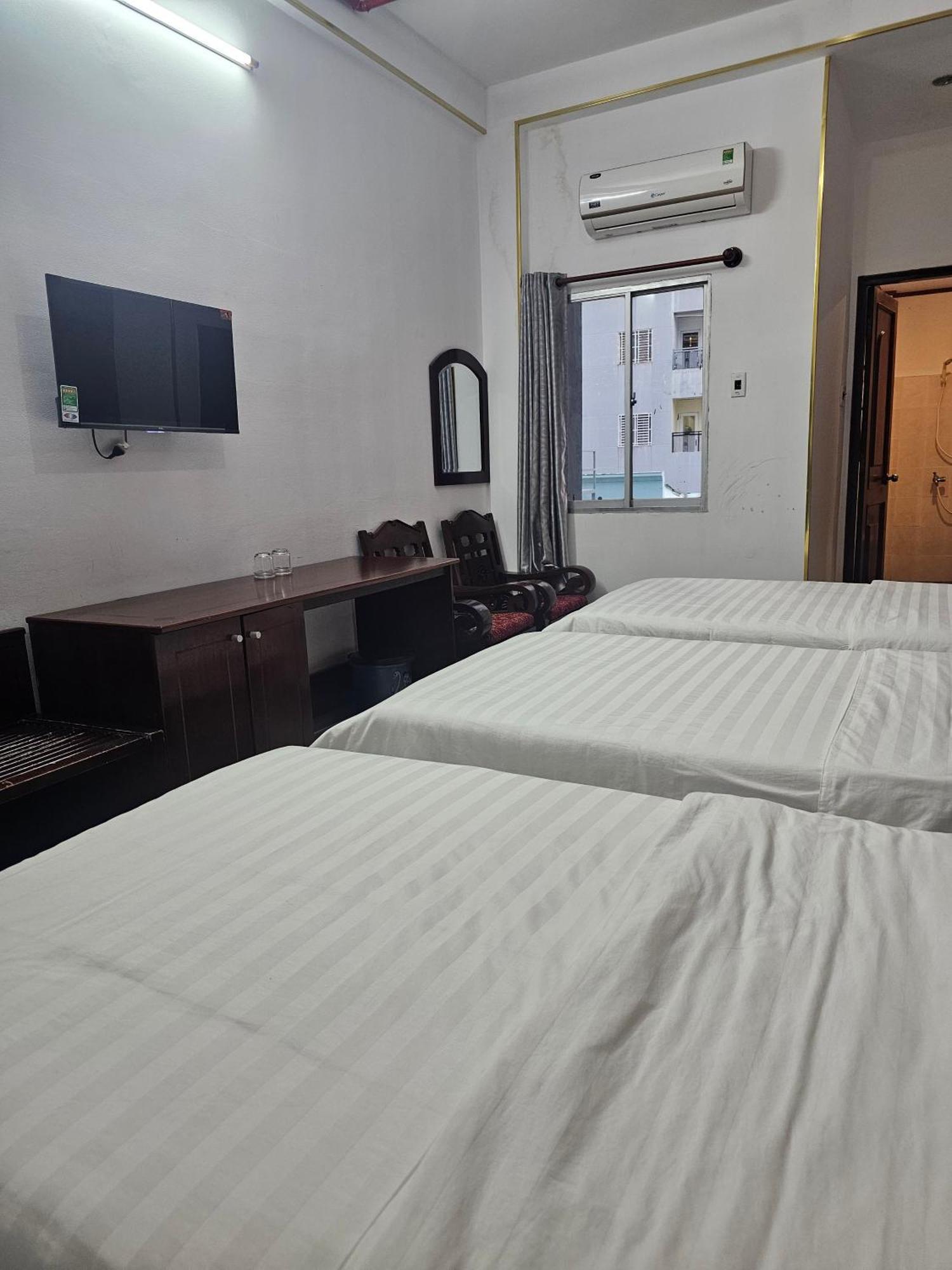 Khach San Trung Mai Hotel Ho Chi Minh City Exterior photo